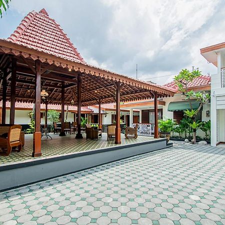 Roemah Noni Macanan Hotel Yogyakarta Exterior photo