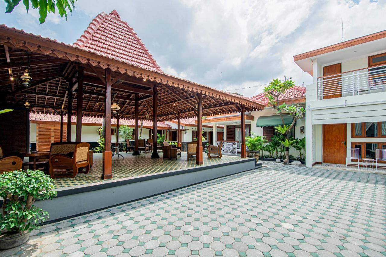 Roemah Noni Macanan Hotel Yogyakarta Exterior photo