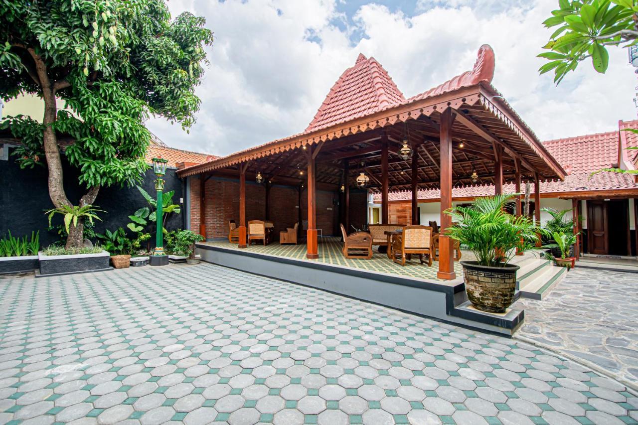 Roemah Noni Macanan Hotel Yogyakarta Exterior photo