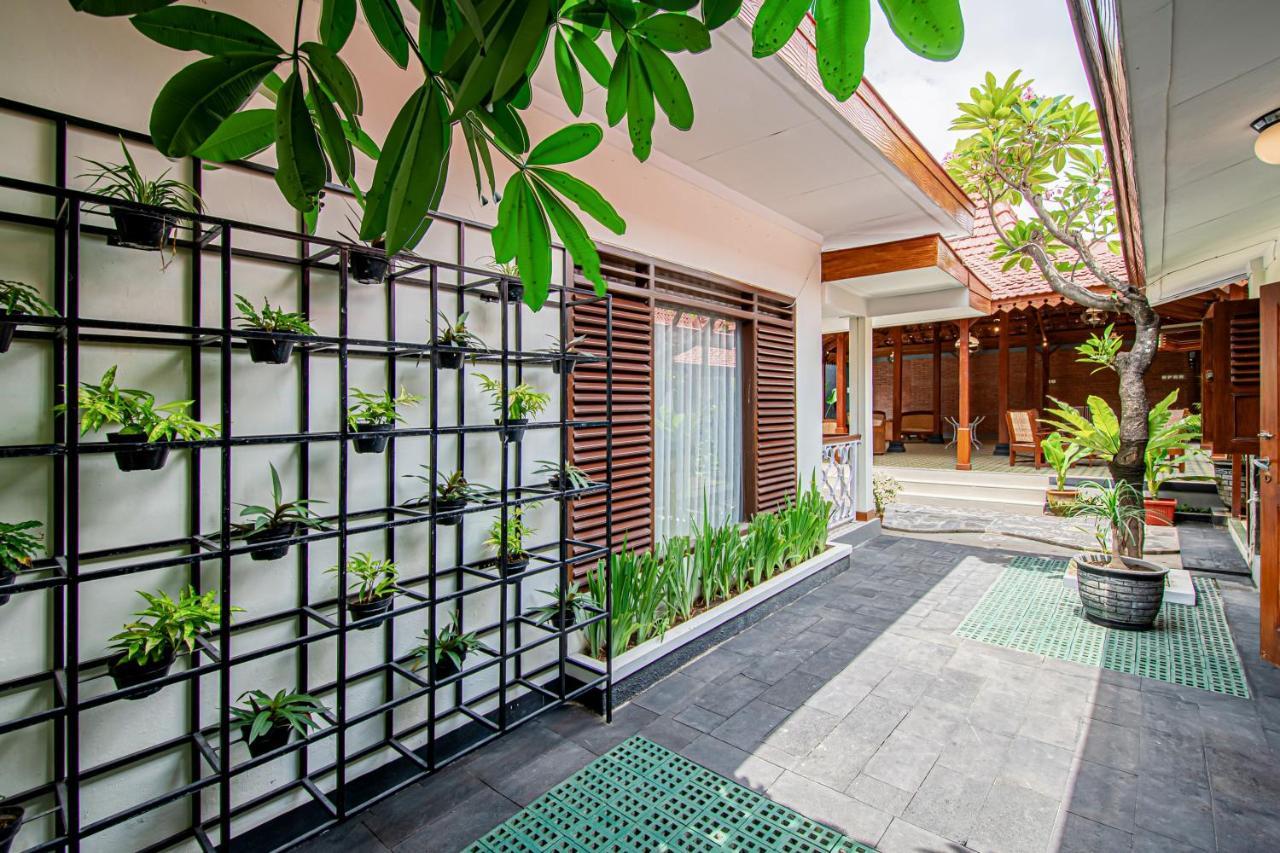 Roemah Noni Macanan Hotel Yogyakarta Exterior photo